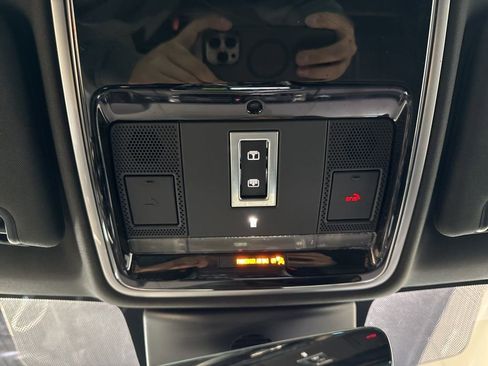 Used 2018 Land Rover Range Rover Sport SE image 27