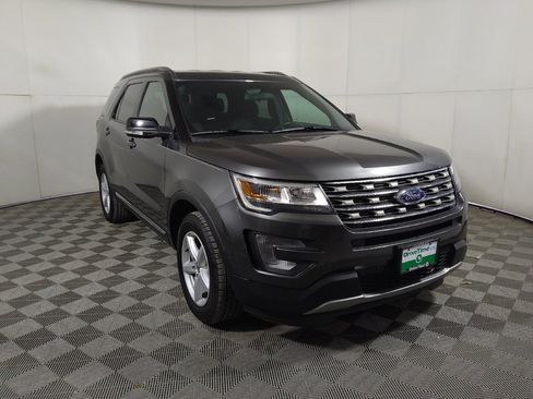 Used 2017 Ford Explorer XLT w/ Class II Trailer Tow Package AWD/4WD image 14