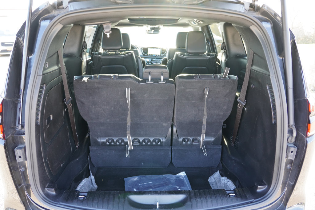 Used 2024 Chrysler Pacifica Premium FWD image 24