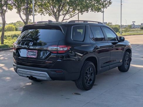 Certified 2025 Honda Pilot TrailSport image 5