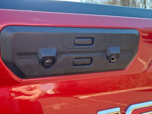 Certified 2025 GMC Sierra 1500 AT4 w/ AT4 Premium Package image 9