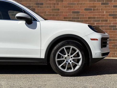 Used 2025 Porsche Cayenne image 11