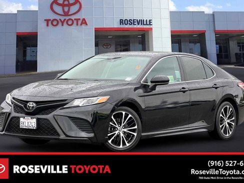Certified 2019 Toyota Camry SE FWD image 1