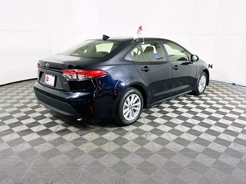 Used 2023 Toyota Corolla LE image 3