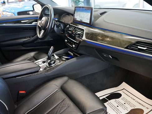 Used 2021 BMW M550i xDrive w/ Executive Package AWD/4WD image 54