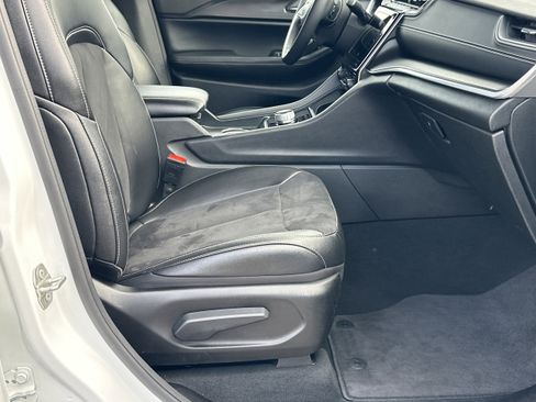 Used 2024 Jeep Grand Cherokee L Laredo image 13