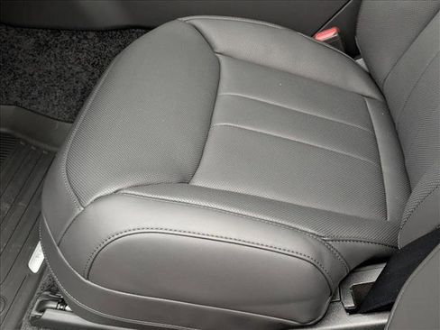 New 2026 Land Rover Range Rover Long Wheelbase SE image 4