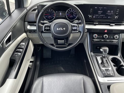 Used 2023 Kia Carnival LX image 20