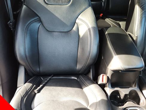 Certified 2019 Jeep Cherokee Limited image 18