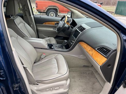 Used 2012 Lincoln MKX AWD image 19