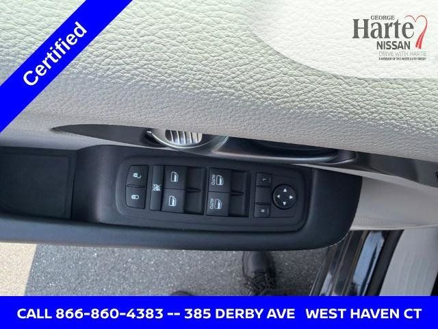 Used 2023 Chrysler Pacifica Touring-L FWD image 16