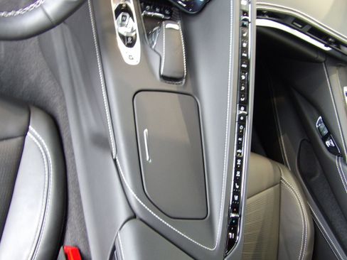 Used 2024 Chevrolet Corvette Stingray Premium Conv w/ Z51 Performance Package image 15