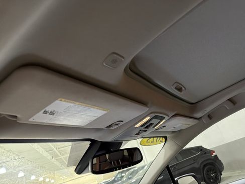 Used 2025 Toyota Sienna XLE FWD image 8