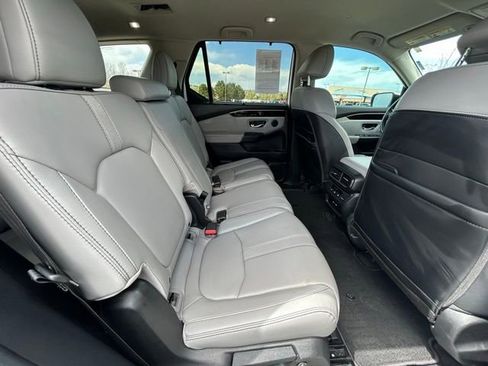 Used 2025 Honda Pilot EX-L image 29