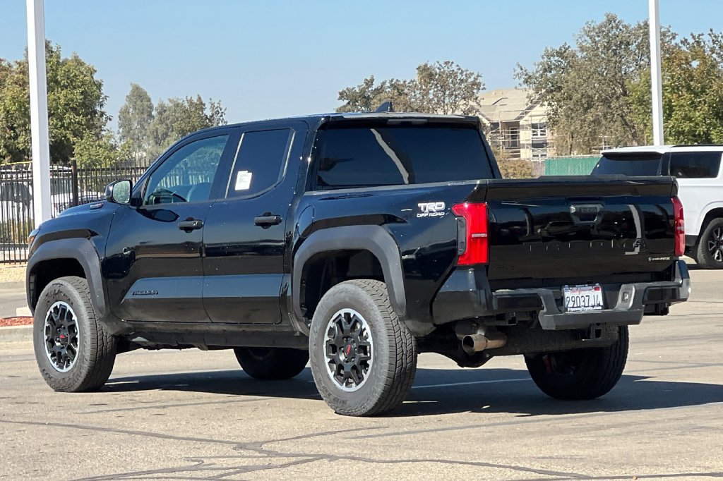 Certified 2025 Toyota Tacoma TRD Off-Road AWD/4WD image 7