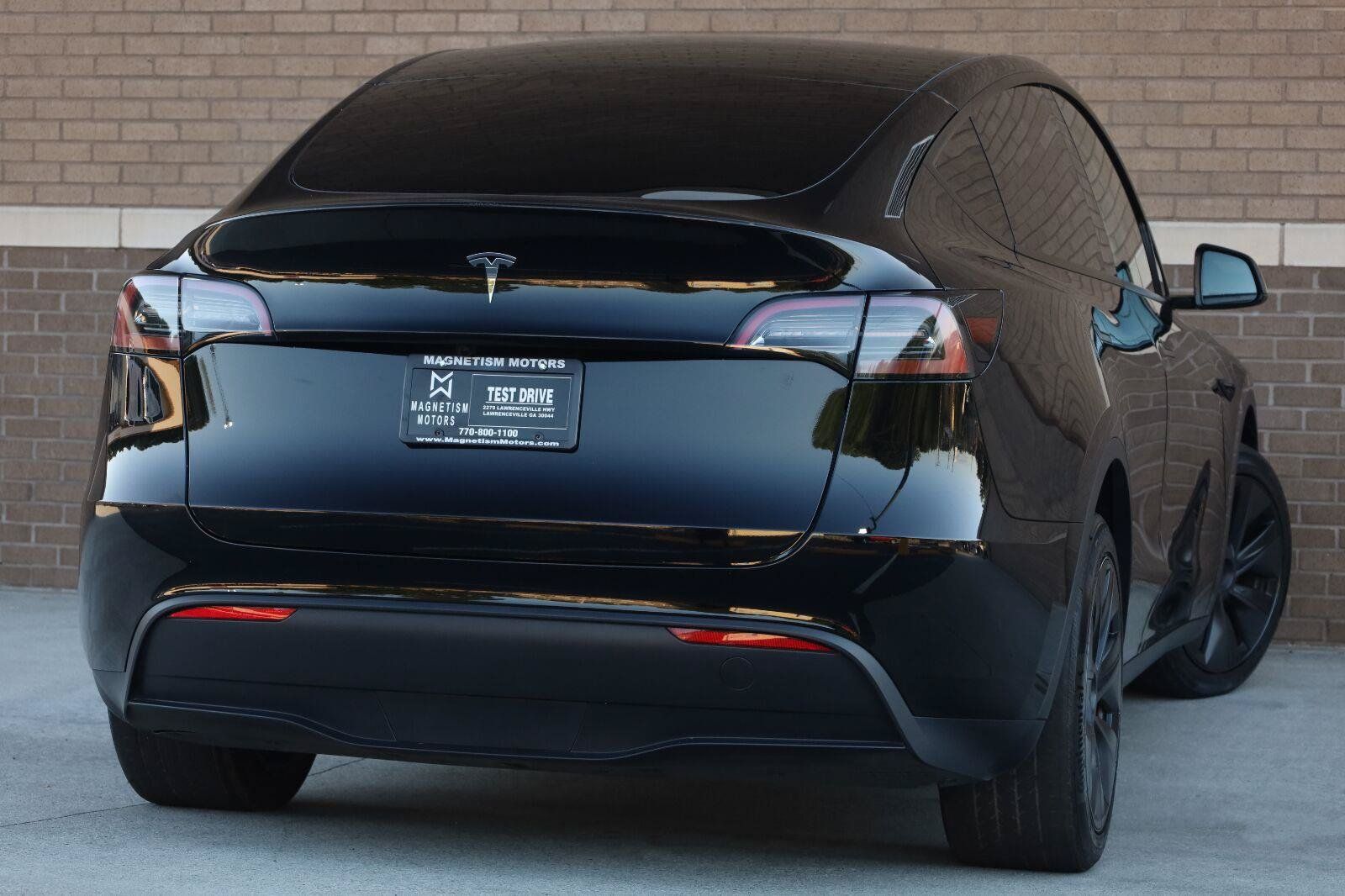 Used 2025 Tesla Model Y Long Range RWD image 11