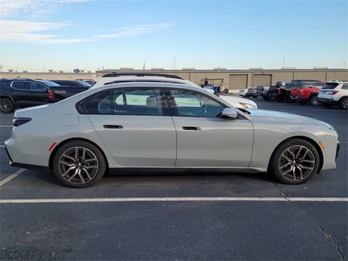 Used 2025 BMW 740i xDrive image 2