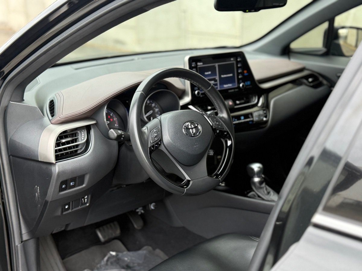 Used 2019 Toyota C-HR Limited FWD image 14