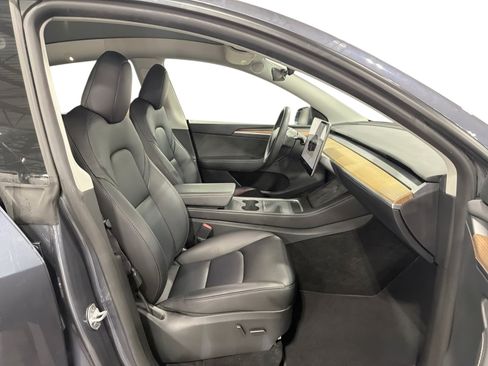 Certified 2023 Tesla Model Y Long Range AWD/4WD image 13