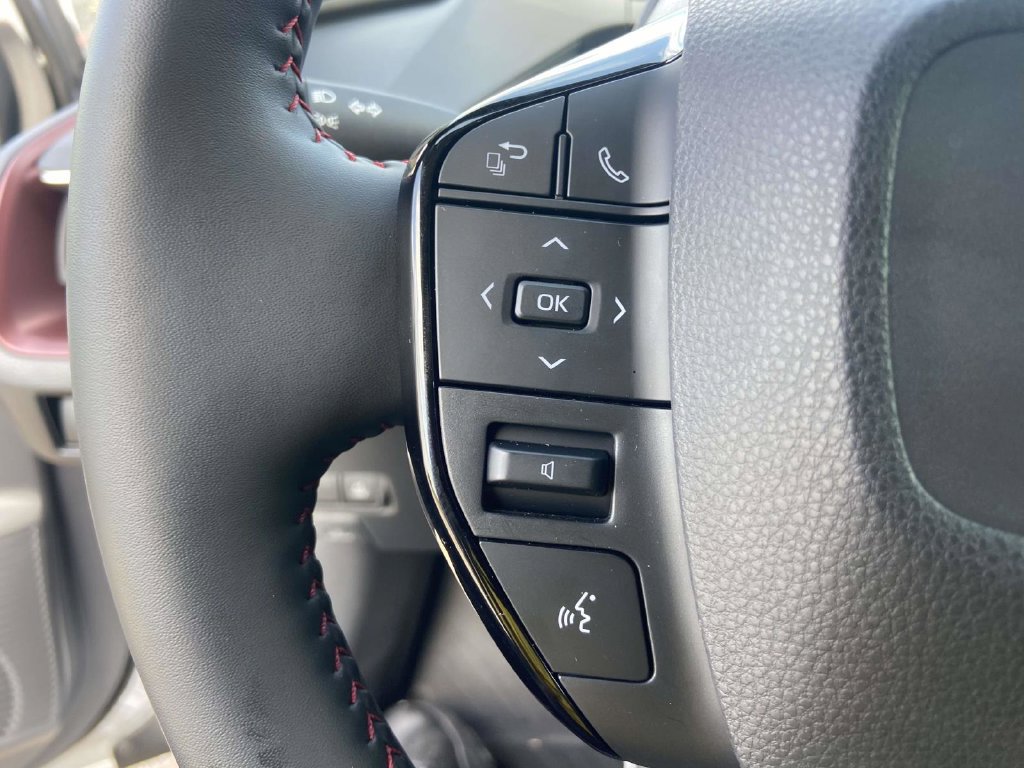 Used 2025 Toyota Prius Plug-In Hybrid FWD image 35