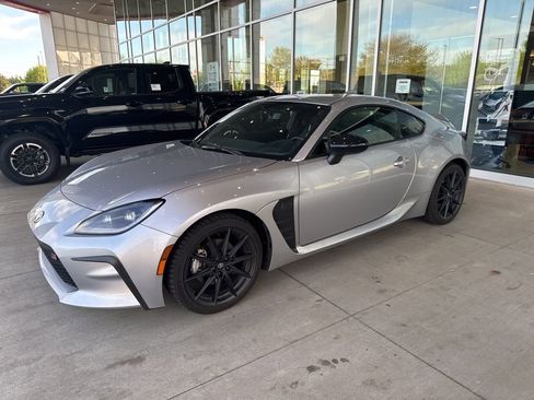 Used 2025 Toyota GR86 Premium RWD image 2