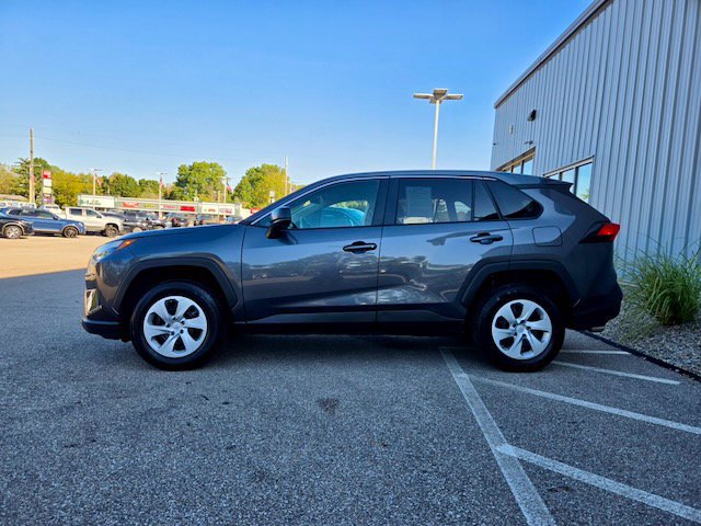 Used 2025 Toyota RAV4 LE AWD/4WD image 4
