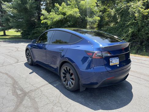 Used 2022 Tesla Model Y Performance AWD/4WD image 11