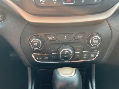 Used 2014 Jeep Cherokee Limited FWD image 26