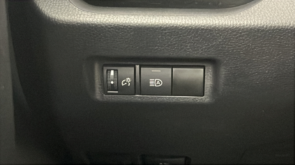 Used 2022 Toyota RAV4 LE AWD/4WD image 26