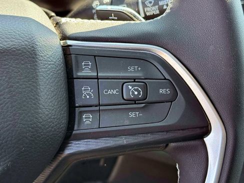 Used 2025 Jeep Grand Cherokee Laredo X w/ Luxury Tech Group I AWD/4WD image 23