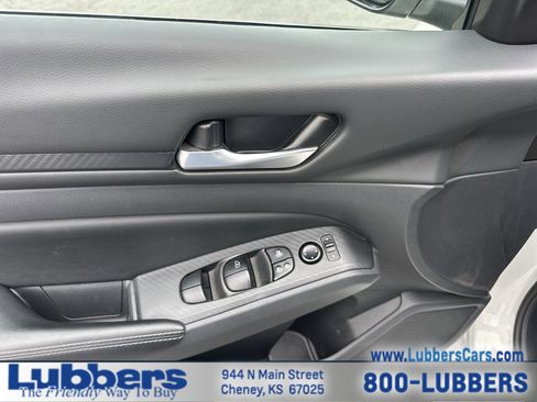 Used 2025 Nissan Altima 2.5 SV FWD image 13