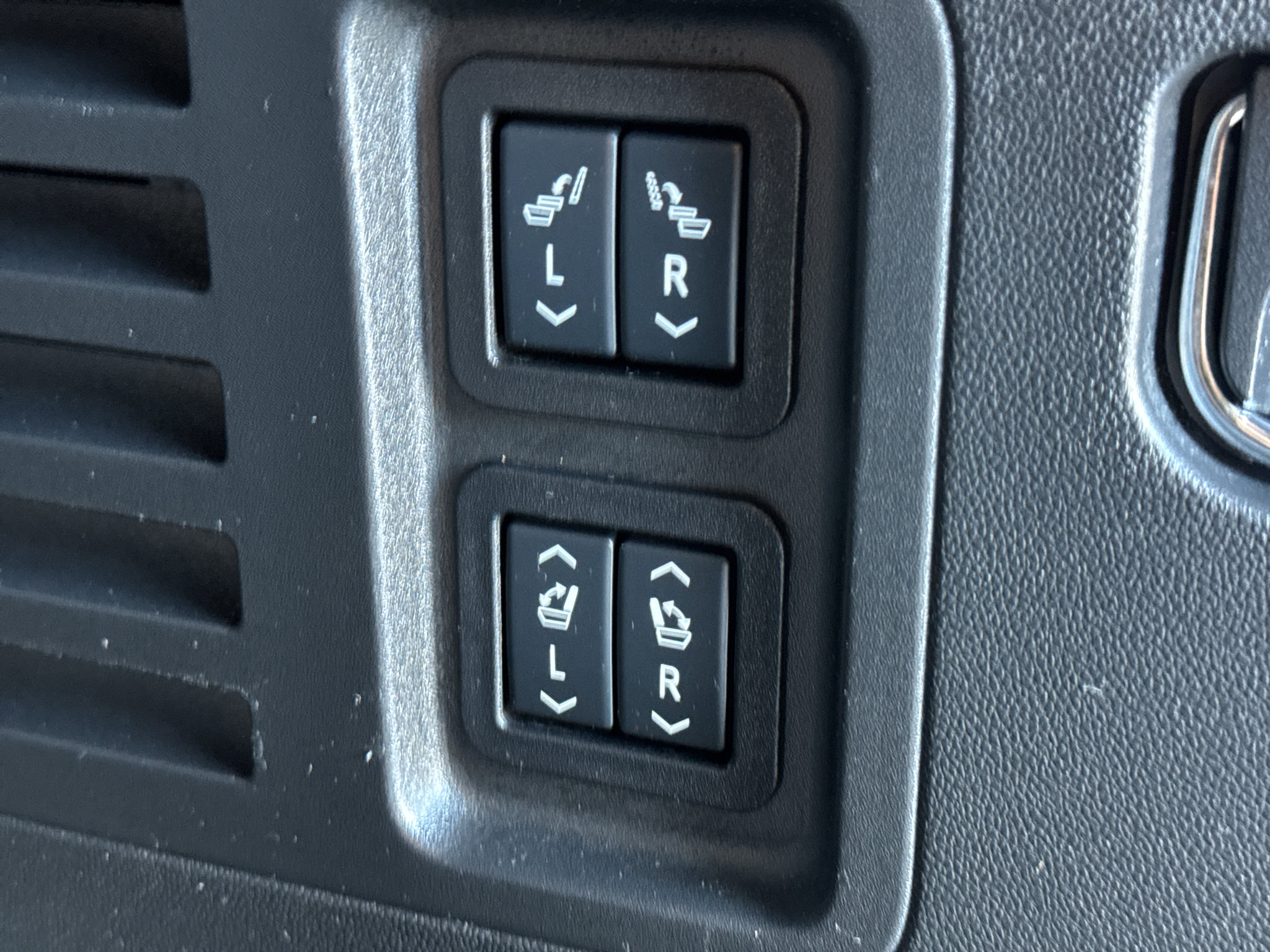 Used 2026 Chevrolet Traverse RS AWD/4WD image 23