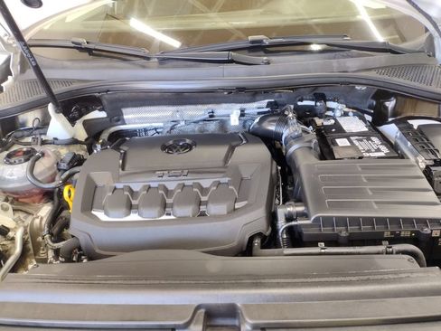 Certified 2022 Volkswagen Tiguan SE FWD image 9