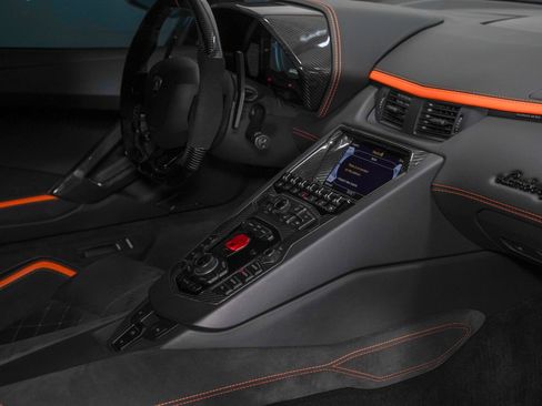 Used 2018 Lamborghini Aventador S image 26