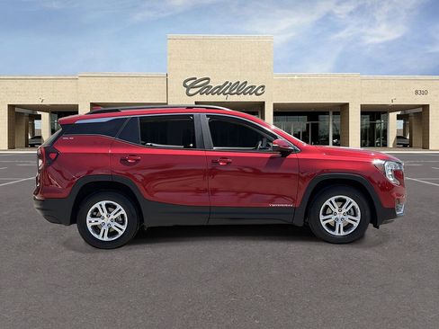 Used 2022 GMC Terrain SLE w/ Driver Convenience Package AWD/4WD image 4