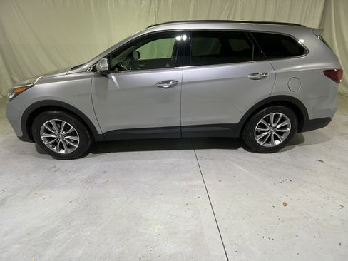 Used 2017 Hyundai Santa Fe Limited w/ Cargo Package image 7