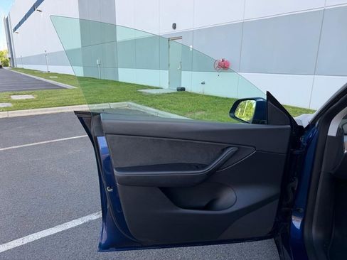 Used 2022 Tesla Model Y Long Range AWD/4WD image 31