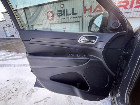 Used 2017 Jeep Grand Cherokee Altitude image 5