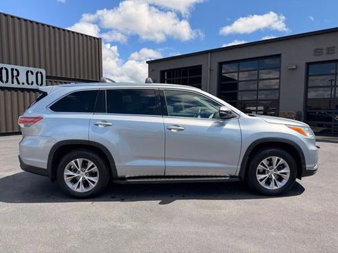 Used 2014 Toyota Highlander XLE AWD/4WD image 5