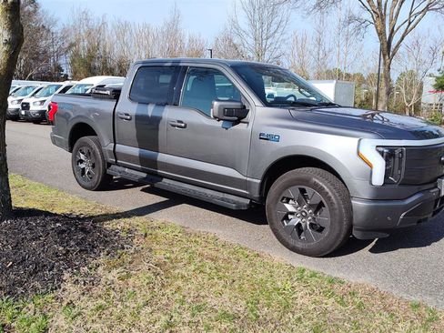 Used 2024 Ford F150 Lightning Lariat image 2