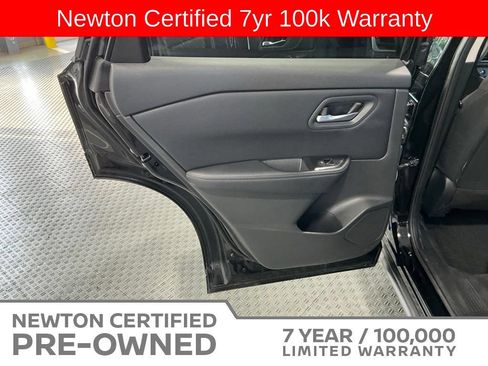 Used 2025 Nissan Rogue SV FWD image 38