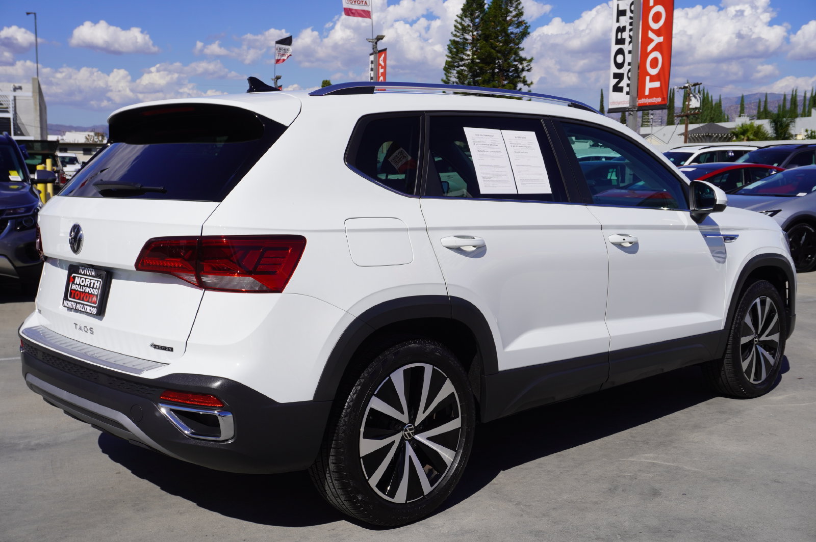 Used 2022 Volkswagen Taos SE AWD/4WD image 7