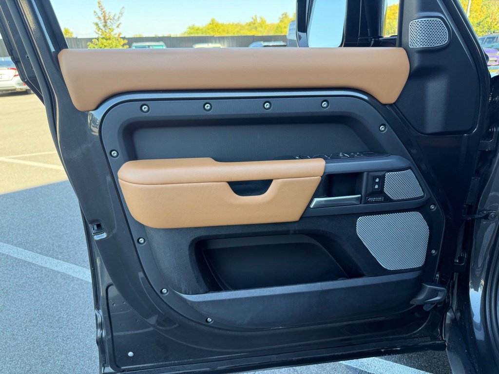 Used 2024 Land Rover Defender 130 X AWD/4WD image 29