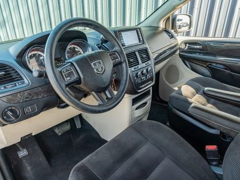 Used 2018 Dodge Grand Caravan SE w/ UConnect Hands-Free Group image 23