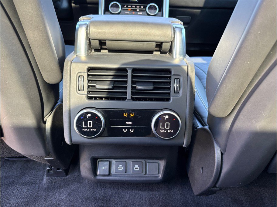 Used 2023 Land Rover Discovery Metropolitan Edition AWD/4WD image 42