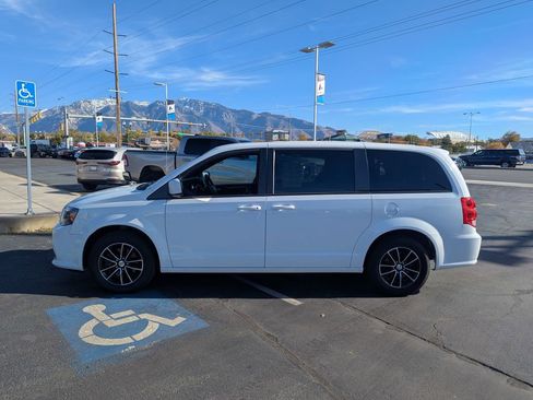 Used 2019 Dodge Grand Caravan SE image 8