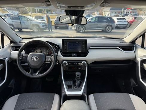 Used 2022 Toyota RAV4 XLE image 21