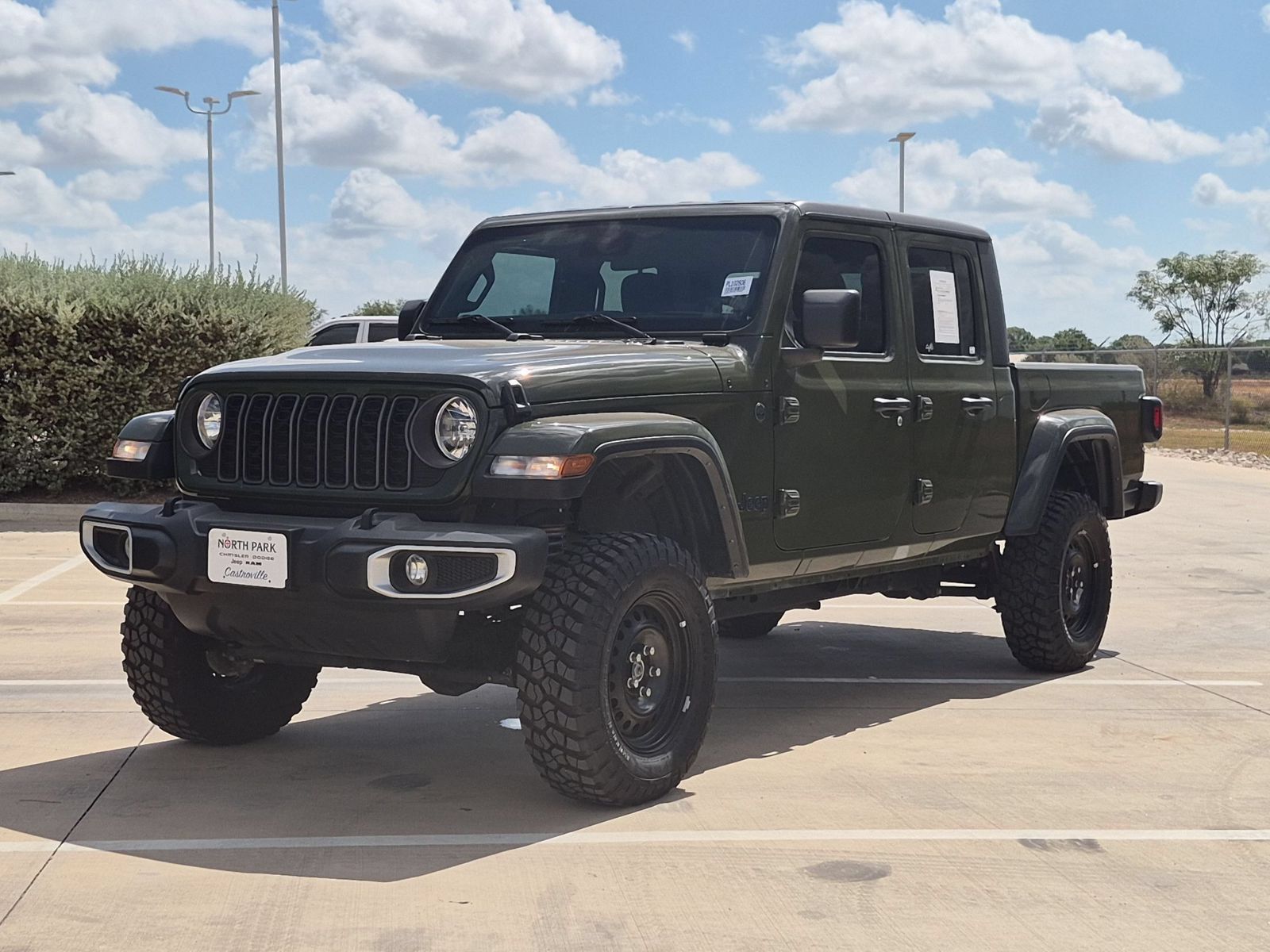 Used 2024 Jeep Gladiator Sport AWD/4WD image 7