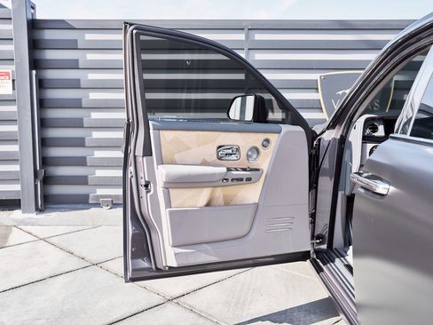 Used 2025 Rolls-Royce Phantom Sedan image 34