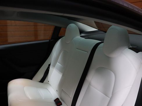 Used 2022 Tesla Model 3 image 60